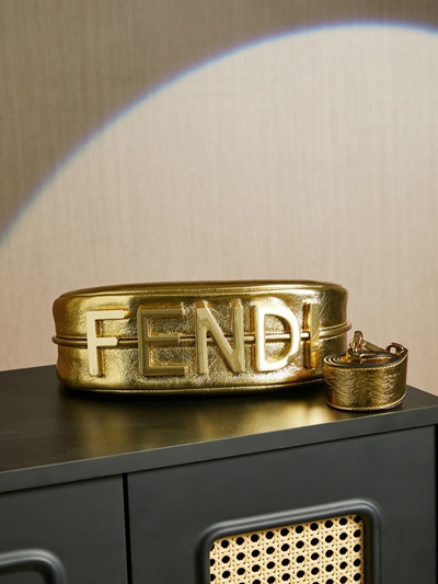 フェンディバッグ側面デザイン